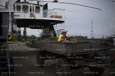 Ostatnie przeprawy przez Martwą Wisłe promem Wisłoujście.
31.05.2016
fot....