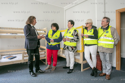 Przekazanie łóżek na wyposażenie zbiorowego punktu...