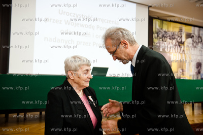 Gdansk. Historyczna sala BHP. Wreczenie odznaczen panstwowych,...