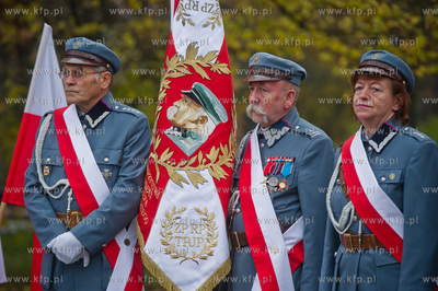 Gdansk. Wrzeszcz. Uroczyste zlozenia kwiatow pod pomnikiem...