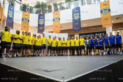 Gdynia. Centrum Riviera. Prezentacja zespołu Arki...