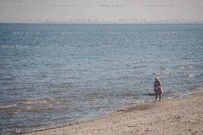 Gdynia. Słoneczna, jednak mroźna pogoda na gdyńskiej...