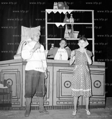 Wystep gdanskiego teatru studenckiego Bim-Bom w skeczu...