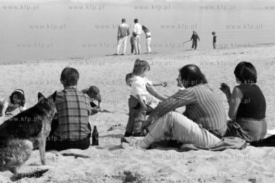 Plaża w Gdańsku Brzeźnie. Pierwszy ciepły dzień...
