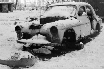 Wraz samochodu stojący na terenie posesji nr 41 przy...