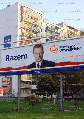 Wyborcze bilboardy Platformy Obywatelskiej przy ul....