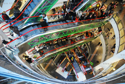 Zlote tarasy - kompleks wielofunkcyjny (biznesowo-handlowo-rozrywkowy)...