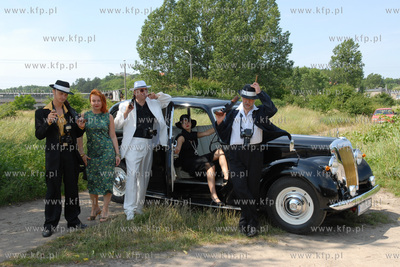 Na bardzo oryginalny pomysl zareklamowania swego zakladu...