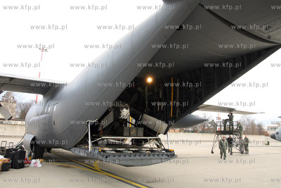Ramstein, Niemcy. Pierwszy transportowy C-130E Hercules....