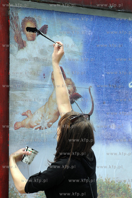 Lato zaczyna sie w Gdyni czyli Cudawianki. Nz. URBAN...