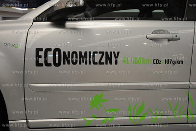 Trojmiejskie Targi Motoryzacyjne w hali wystawienniczej...