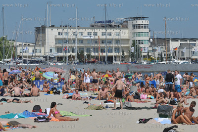 Tlumy turystow i plazowiczow na plazy w Gdyni Srodmiesciu
11.07.2010
Fot....
