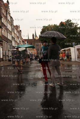 Czeste opady nie pozwalaja w pelni cieszyc sie trwajacym...