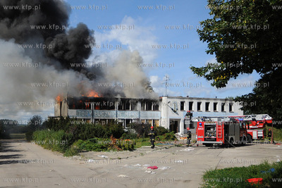 Pozar pustostanu na ulicy Hallera w Gdansku. Pozar...