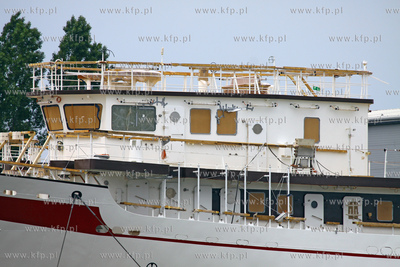 Transport kadluba do portu wewnetrzego w Gdansku szkolnego...