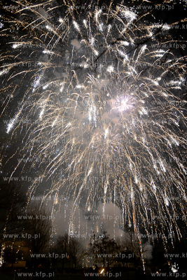 Gdynianie i ich goscie powitali Nowy Rok na Skwerze...