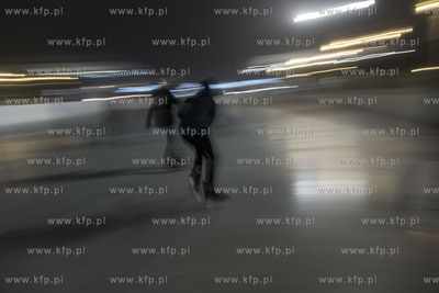 Sopot. Lodowisko na głównym placu Skweru Kuracyjnego...