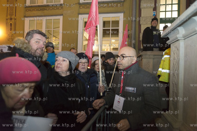 Gdańsk. Długi Targ. Wiec Przeciwko Nienawiści i...