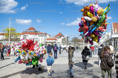 Sopot. Majówka w kurorcie. Plac Przyjaciół Sopotu....