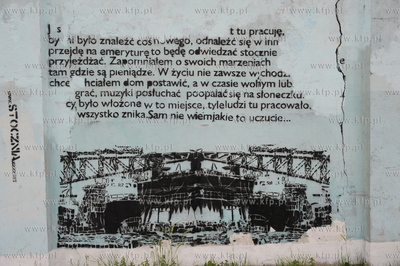 Na murach bylej Stoczni Gdanskiej widnieja w postaci...