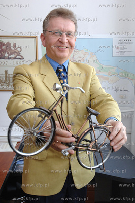 Antoni Szczyt, zastepca Dyrektora Wydzialu Gospodarki...