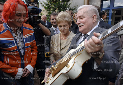 Gdansk, ul. Polnaki - uroczystosc imienin Lecha i Danuty...