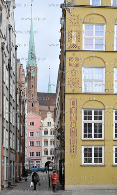 Widok z Dlugiego Targu na kosciol Mariacki i ul.Chlebnicka,...