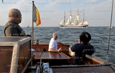 Wielka parada zaglowcow po Zatoce Gdanskiej na zakonczenie...