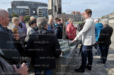 Gdansk. Plac Solidarnosci. Makieta przedstawiajaca...