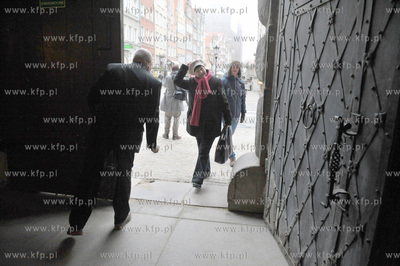 Otwarcie dla zwiedzajach wystawy "Metafora i rzeczywistosc...