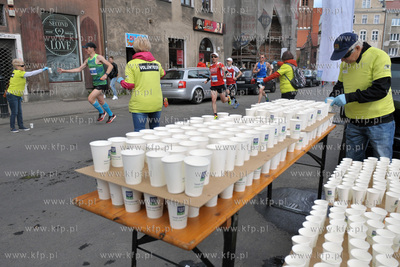 II PZU Gdansk Maraton. Zawodnicy na ul. Panskiej. Punkt...