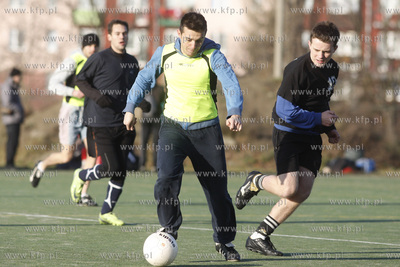Gdansk Zaspa. Pilkarski turniej dzikich druzyn Do przerwy...
