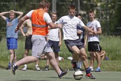 Gdansk Zaspa. Pilkarski turniej dzikich druzyn Do przerwy...