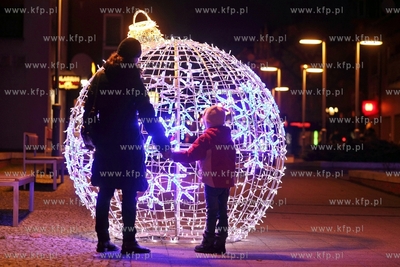 Pruszcz Gdanski. Iluminacje swiateczne na deptaku.
16.12.2014
fot....