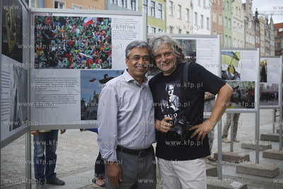 Gdańsk. Długi Targ. Wernisaż wystawy zdjęć Zbigniewa...