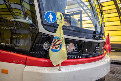 Tramwaj specialnej lini 60 uruchomionej przed meczem...