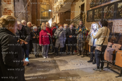 Kościół sw. Jana. Wykład Kto został pochowany...