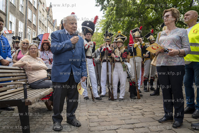 Święto ul. Św. Ducha w Gdańsku. Parada. Nz. prof....