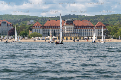 Sopot. Parada i wyścigi katamaranów przy sopockim...