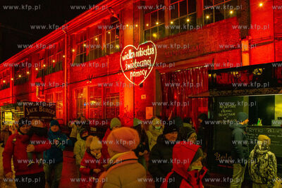 Gdańsk, Ulica Elektryków.  Finał Wielkiej Orkiestry...