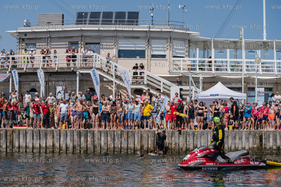 Sopot. 12. Charytatywny skok z molo do morza dla Moniki...