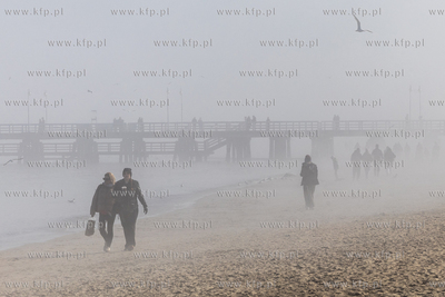 Mgliste przedpołudnie na plaży w Sopocie. 18.03.2026...