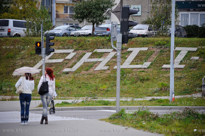 Gdansk. Chelm. Napis PALIKOT ulozony z plytek chodnikowych...