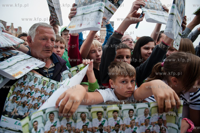 Gdansk. Scena na Targu Weglowym. Prezentacja druzyny...