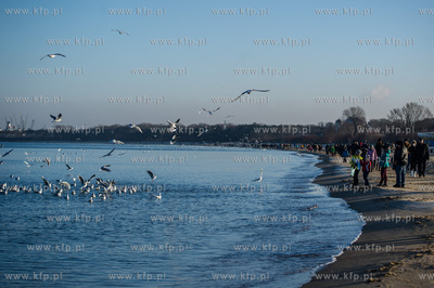 Gdansk. Mrozne, sloneczne, sobotnie popoludnie na plazy...