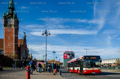 Gdansk. Autobus ZKM, odjezdzajacy z przystanku na przed...