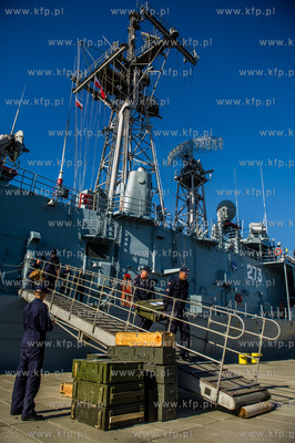 Port Wojenny w Gdyni Oksywiu. Przywitanie powracających...
