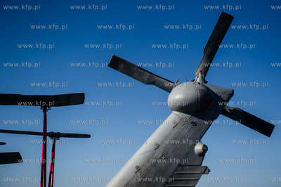 Gdynia. Nabrzeże Francuskie. Wizyta robocza fregaty...