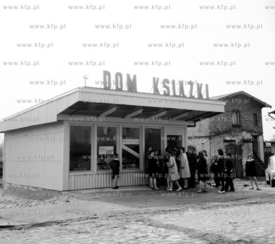 Pawilon ksiegarnia Domu Ksiazki w Zukowie na Kaszubach....