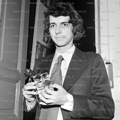 Laureatem nagrody Czerwonej Rozy zostal  Marek Dobke,...